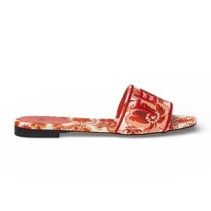 FENDI
Sunchine Bandana Print Canvas
Flat Slide Sandals